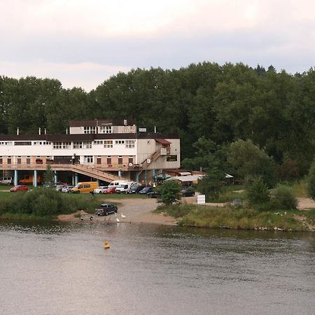 Hostel Boathouse Praga Esterno foto