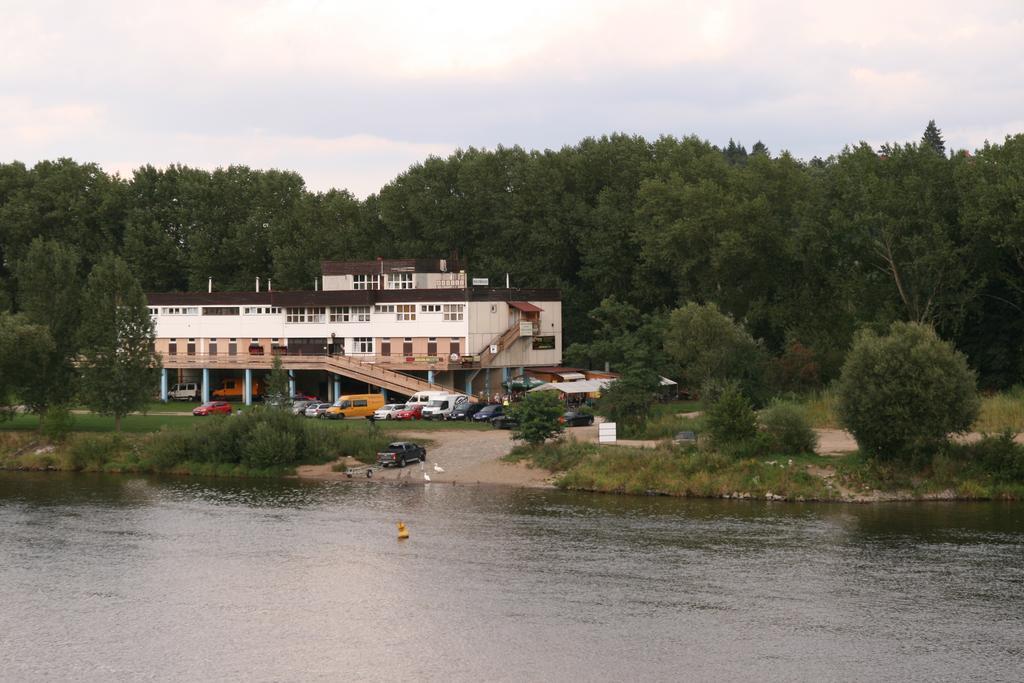 Hostel Boathouse Praga Esterno foto